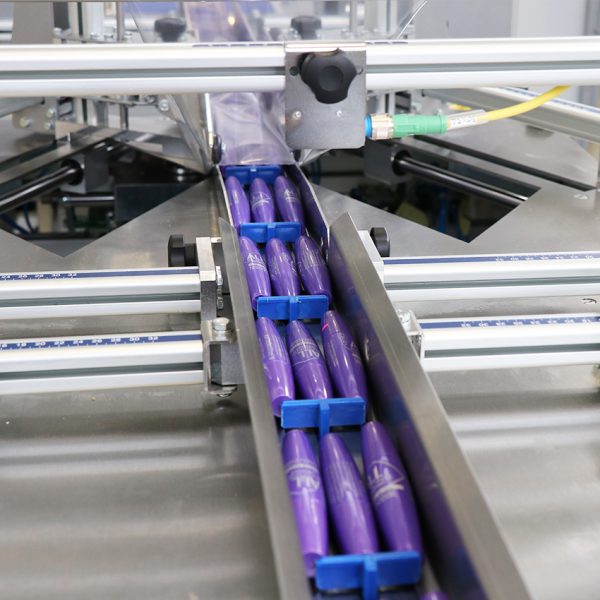 SMI FW550E Flow Pack Machine with Rotary Sealing and Upper Film Reel